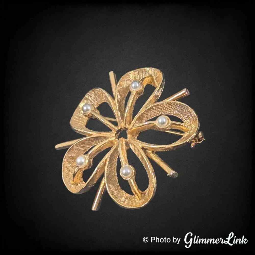 Vintage Floral Faux Pearl Openwork Five Petal Gold Tone Brooch